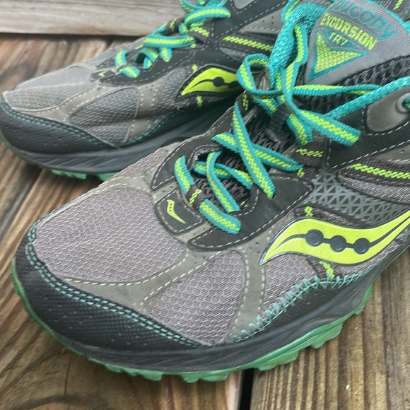 Saucony Women's Excursion TR7 Gray and Green Running Sneakers Size 8 - Picture 2 of 9